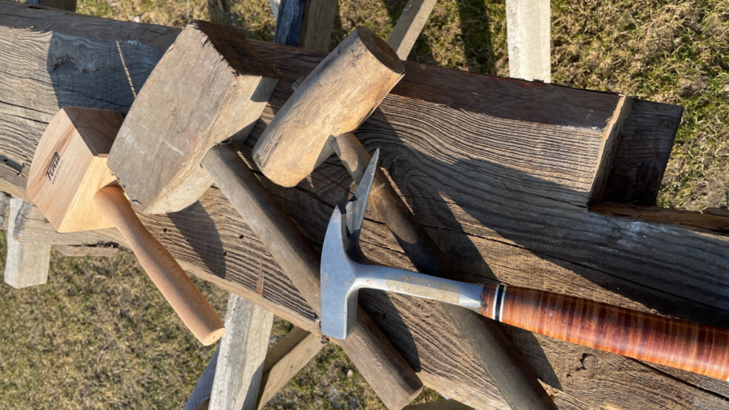 Narzędzia stolarskie nazwy - młotek ciesielsko-dekarski