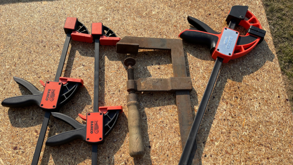 Narzędzia stolarskie nazwy - ściski stolarskie